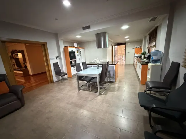 Chalet independiente con 400 m2 construidos, gran parcela y garaje — 31