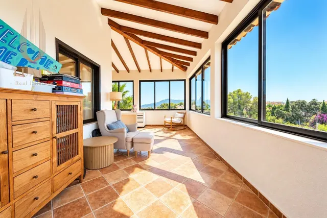 VILLA MEDITERRÁNEA CON GRAN PARCELA, PISCINA Y ESPACIO PARA TODA LA FAMILIA ☀️ — 22