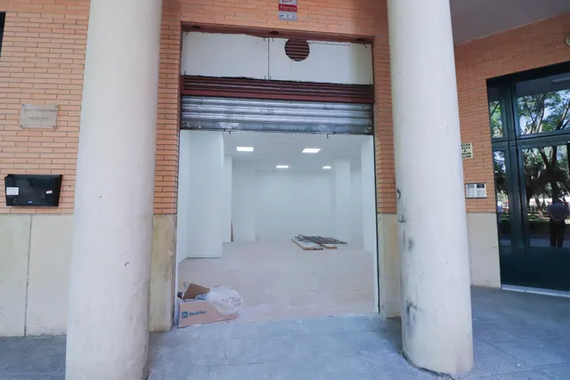 Local Comercial Insonorizado en Plaza Gaudí, Almería. — 8