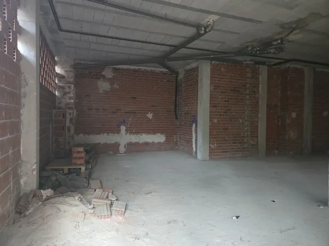 Alquiler de bajo comercial para reformar - foto 2