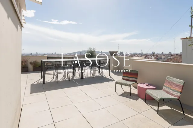 Acogedor piso de dos dormitorios, balcón y terraza comunitaria en alquiler en La Salut — 6
