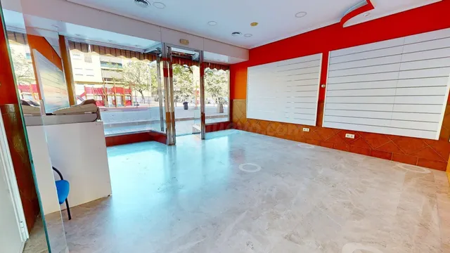 LOCAL COMERCIAL CON MAS DE CINCO METROS DE FACHADA, EN CTRA. - foto 4