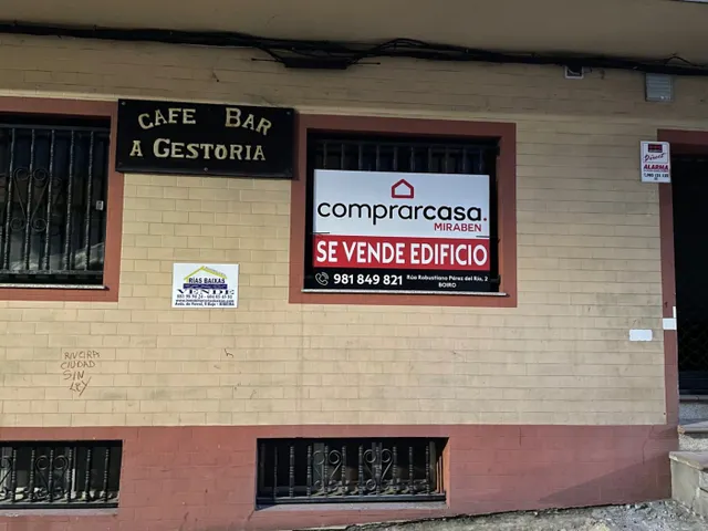 Edificio con garaje y local comercial en el centro de Ribeira — 11