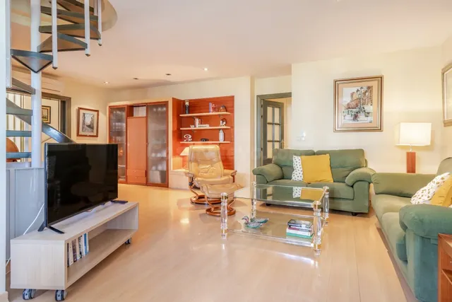 CHALET EXCLUSIVO EN UNA SOLA PLANTA EN EL CENTRO DE LA ZUBIA - foto 2