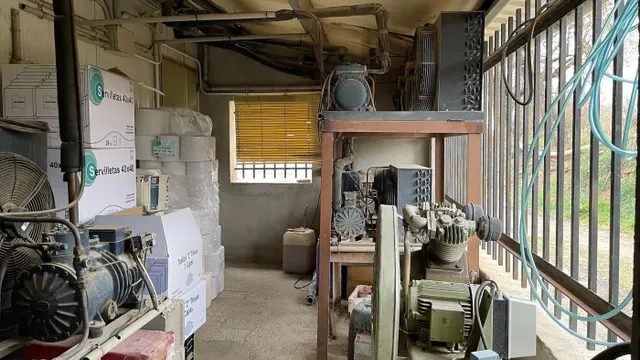 Venta de restaurante y fábrica de embutidos — 37