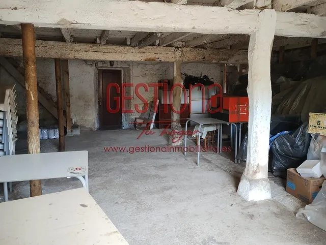 CASA DE PIEDRA CON AMPLIA PARCELA. ESCOBEDO DE VILLAFUFRE. — 28