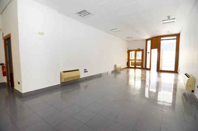 Urbis te ofrece un local en alquiler en zona Centro, Salamanca. — 15