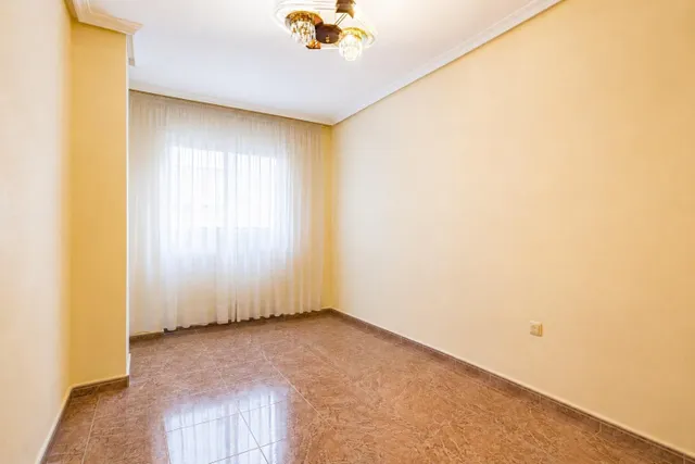 Piso de 3 dormitorios con garaje incluido en el Infante, Murcia — 10