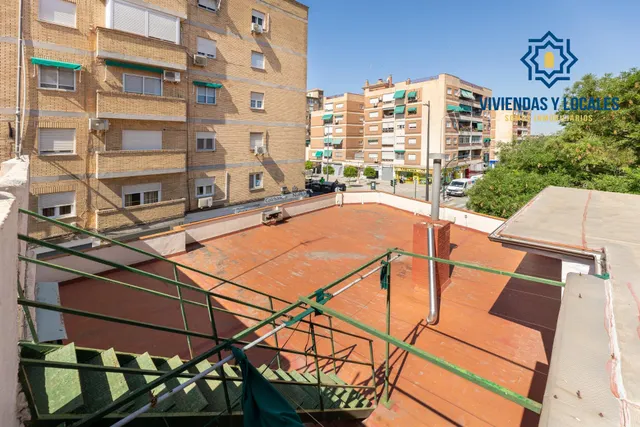 Local + vivienda en Avda. Cadiz — 34