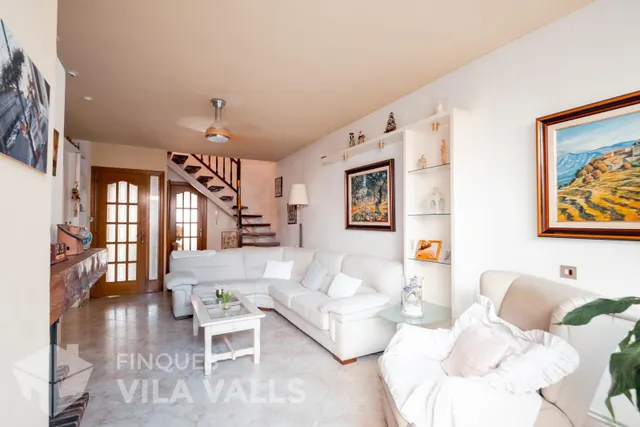 Casa con garaje para 5 coches, 2 terrazas y amplios espacios familiares — 11