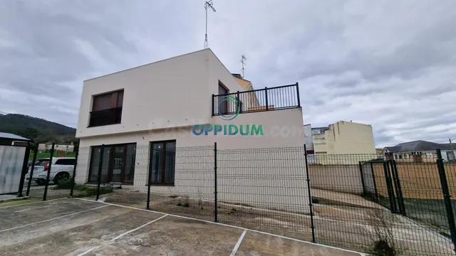 En venta vivienda unifamiliar ADOSADA en Barreiros, Lugo
