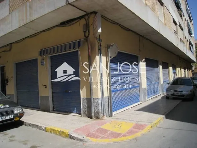 SE VENDE LOCAL QUE HACE ESQUINA EN BUENA ZONA DE ASPE — 6