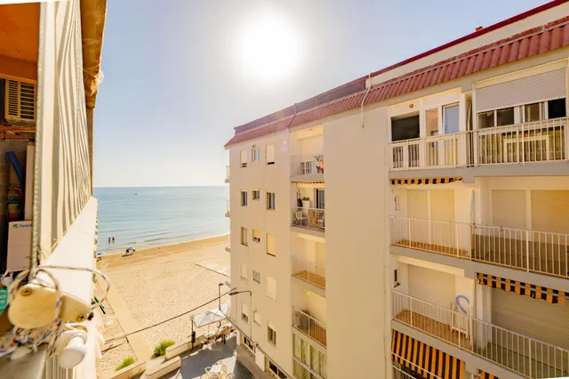 Apartamento reformado de un dormitorio en primera línea de playa en El Perellonet — 27