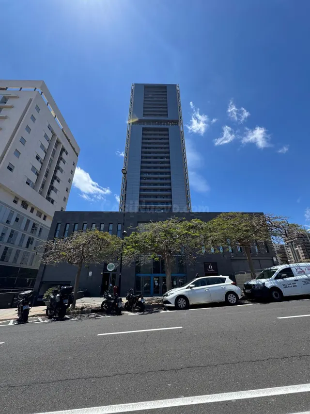 Amplia plaza de garaje en venta en la Torre II