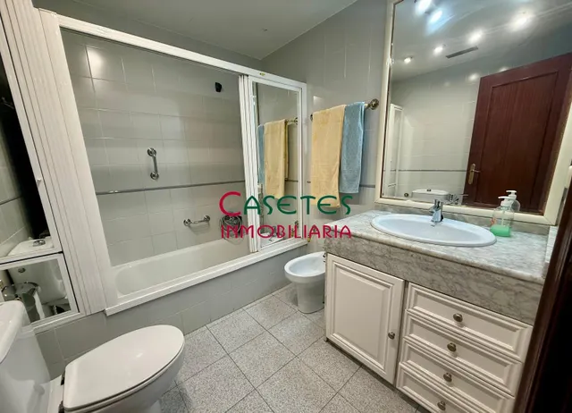 AMPLIA VIVIENDA CON PLAZA GARAJE DOBLE-CERRADA. — 10