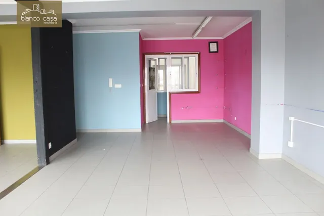 Oficina en el centro de Carballo por 350€ — 2