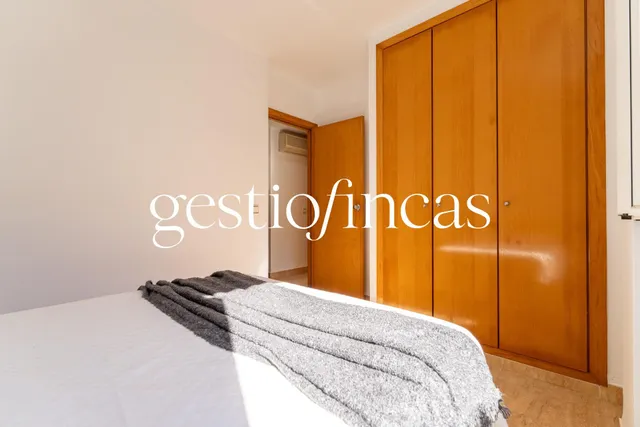Espectacular bajo con gran jardín privado, piscina y parking a 5 minutos del mar — 12