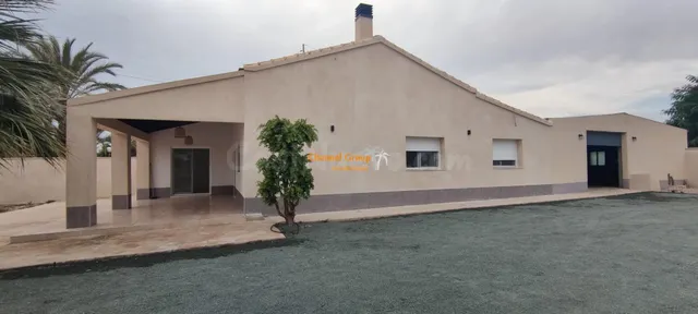 SE ALQUILA MAGNIFICA VIVIENDA A 7 MINUTOS DE ELCHE, PARTIDA 