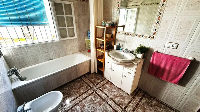Casa en planta baja con gran patio para reformar en la carretera de medina — 16