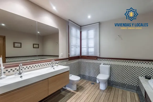 INCREÍBLE CHALET INDEPENDIENTE EN ZONA PRIVILEGIADA — 23