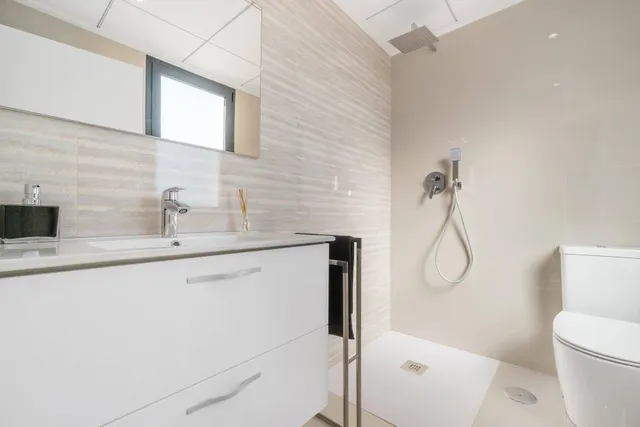 Villa de una planta con piscina privada y solárium en La Herrada, Los Montesinos — 11