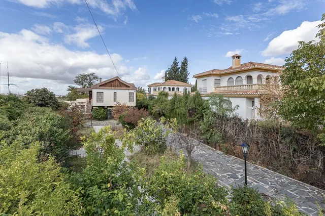 Gran casa con parcela y piscina en Cájar — 33