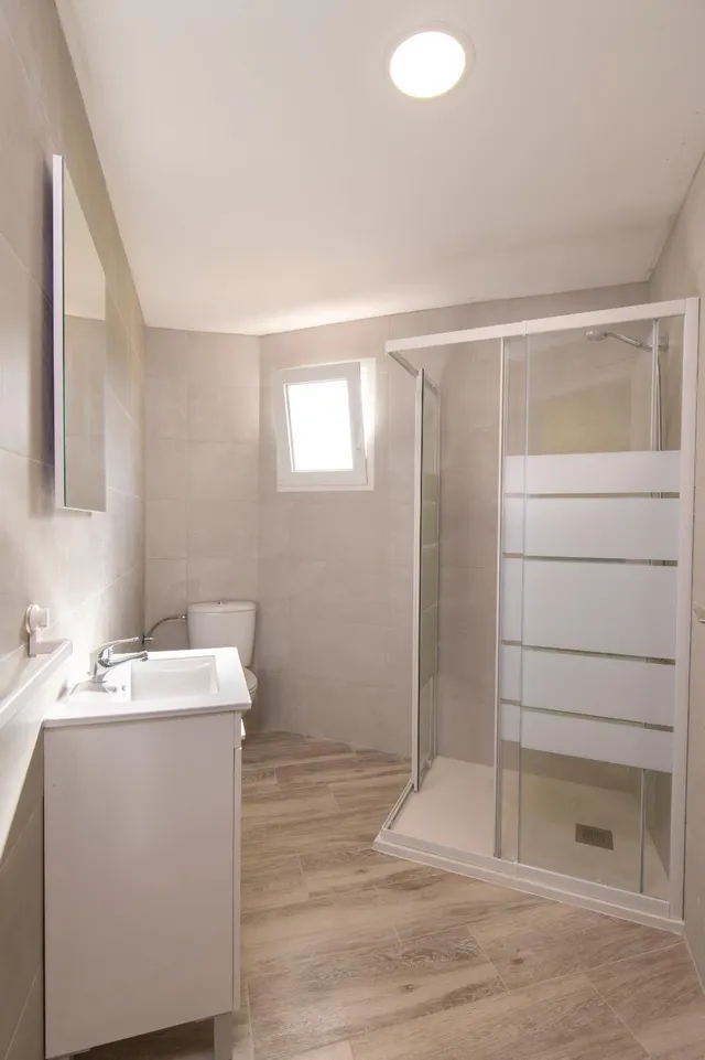 CHALET RUSTICO + APARTAMENTO DE INVITADOS, GARAJE, BUEN ACCESO, AIRE ACONDICIONADO — 37