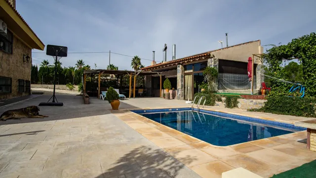 Chalet en sax buena zona para vivir todo el año. - foto 3