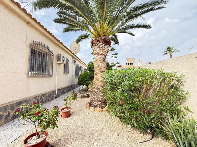 Impresionante Chalet Independiente en El Chaparral, Torrevieja — 14
