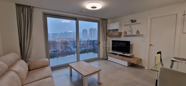 Apartamento moderno con terraza y piscina en cala de finestr - foto 3