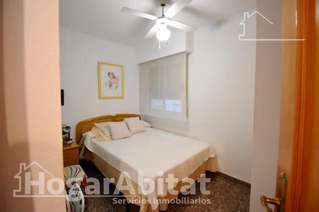 Confort y vistas al mar en este espacioso piso con balcón, gran garaje y trastero junto a la playa — 17