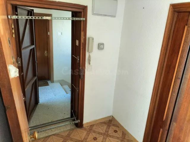 SE VENDE PISO EN Piso en venta en Calle de Blas Cabrera, 32 — 3