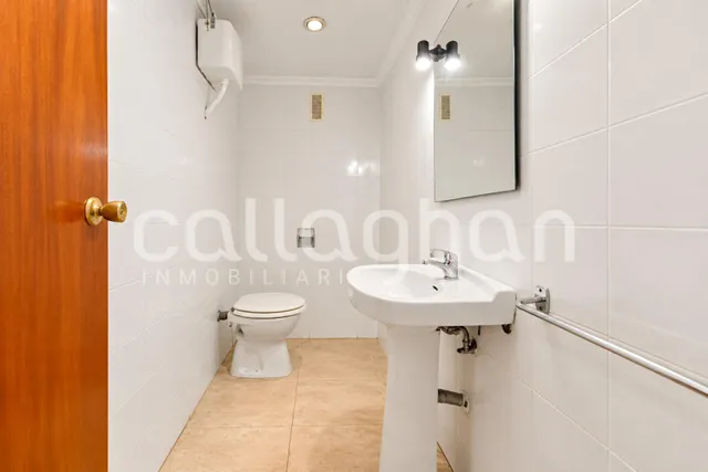 Piso con gran potencial de reforma en ruzafa – 4 habitaciones y 2 balcones — 9