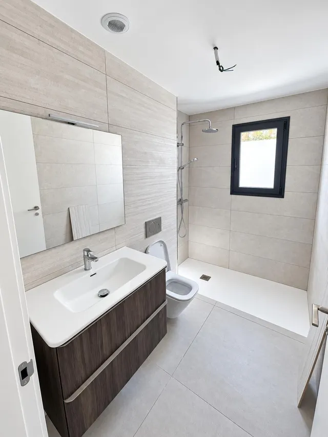 Chalet independiente de 4 dormitirios con piscina y garaje — 14