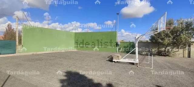 CHALET EN CALZADA DE VALDUNCIEL — 16