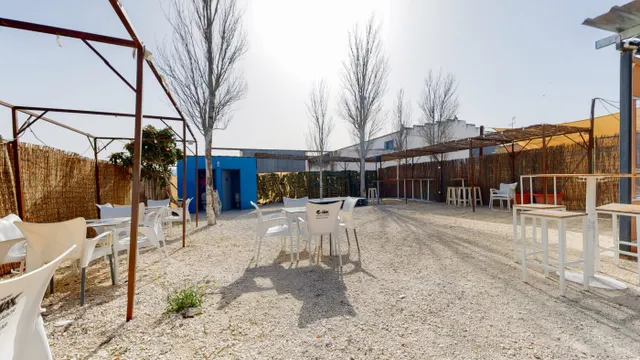 GRAN RESTAURANTE CON ESPACIOSA TERRAZA — 13