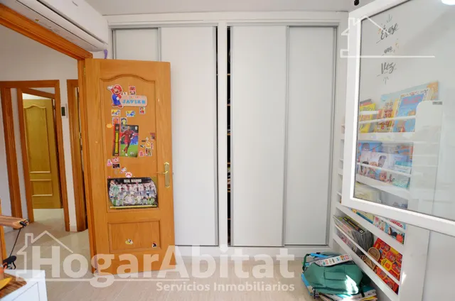 Respira paz entre el mar y la montaña en este exclusivo chalet pareado reformado con piscina privada, solárium y parking — 35