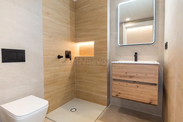 Apartamento totalmente reformado a estrenar frente a la Plaza del Teatro de Torrevieja — 5