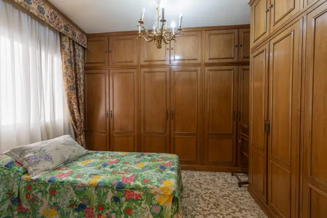 Amplia vivienda en pleno centro de Granada — 11