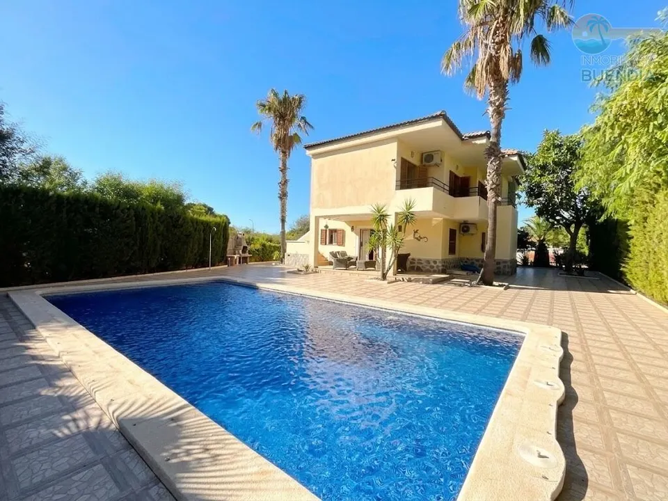 Magnifico chalet reformado con piscina privada y gran jardin en la azohia
