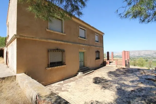 IMPRESIONANTE FINCA DE 30 HECTÁREAS CON TERRENO CULTIVABLE Y VISTAS PANORÁMICAS A VILLENA — 33