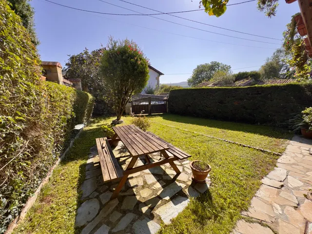 CASA CON JARDIN EN LIANDRES — 36