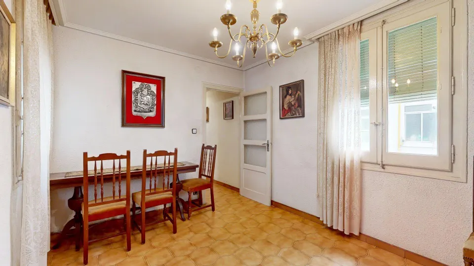 ¡Junto a Puerta del Carmen! Piso luminoso de 76 m2 con gran potencial para reformar