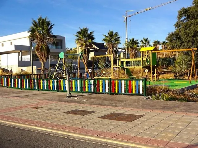 OPORTUNIDAD DE PARCELA EN LA URBANIZACIÓN NUEVA MONTELUZ, en Peligros, Granada — 3