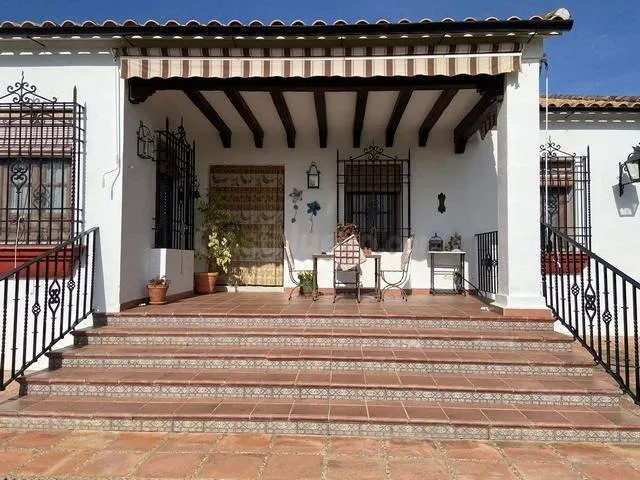 ZONA LA GORGOJA - Parcela de terreno de 2.250 m2 con casa de