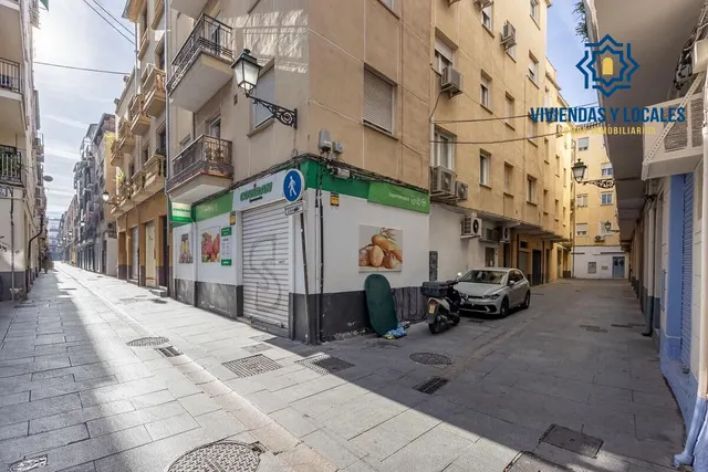 Estos dos grandes locales en pleno centro de Granada ofrecen una oportunidad única para tu negocio. — 2