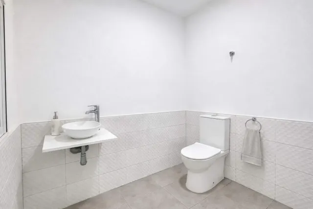 Local comercial alquilado de 107 m2 en pleno centro de Gandía – Ideal para inversionistas — 5