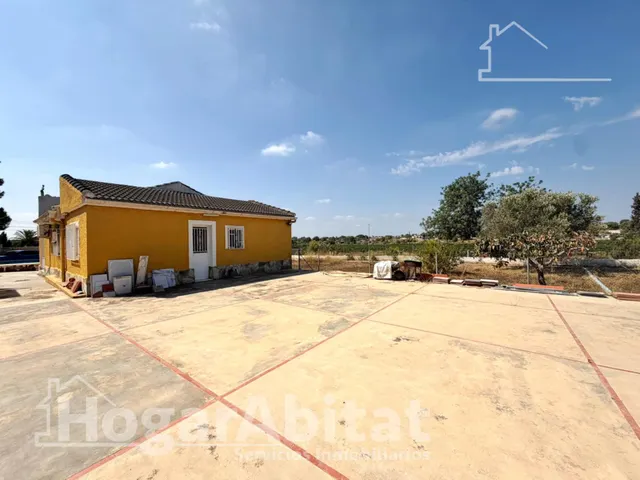 CHALET CON PISCINA, GARAJE Y TERRAZA — 12