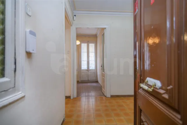 Espectacular vivienda esquinera con siete balcones frente al Mercat del Born — 36