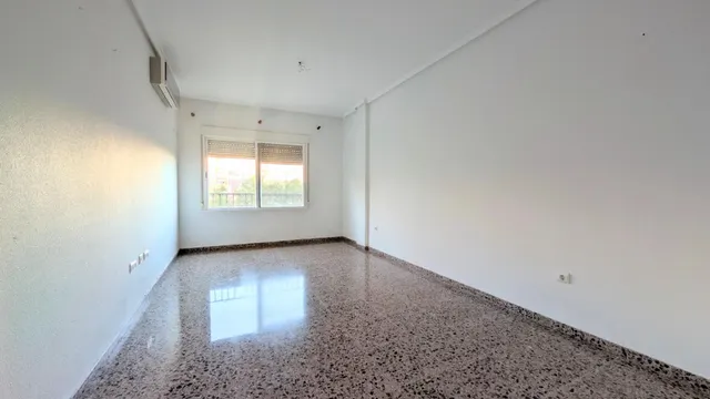 SECTOR 5, VIVIENDA MUY LUMINOSA, OBRA SEMINUEVA, CON ASCENSOR Y EXCELENTES VISTAS. — 5